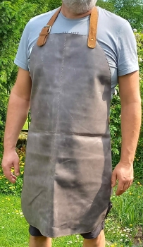 Preview: Für den Profi am Grill-        Schürze "Dschingis" aus Leder, rustikal und edel
