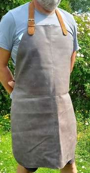 Preview: Für den Profi am Grill-        Schürze "Dschingis" aus Leder, rustikal und edel