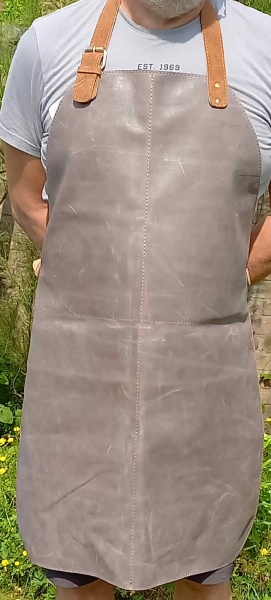 Für den Profi am Grill-        Schürze "Dschingis" aus Leder, rustikal und edel